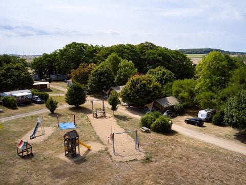 Camping Le Petit Trianon  - Camping Vienne - Afbeelding N°2