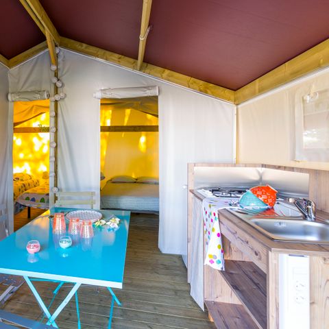 Safaritent 4 personen - Freeflower Standard 28m² - 2 kamers + overdekt terras 8m² - zonder sanitair