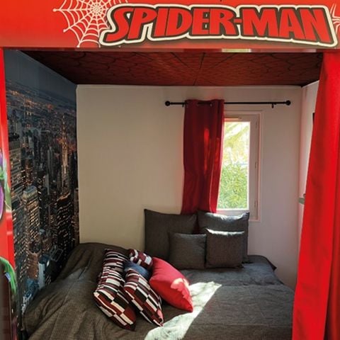 UNIEKE ACCOMMODATIE 4 personen - Cabane Cinéma Spiderman - Gezinsruimte