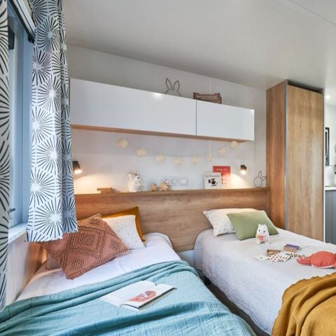 Stacaravan 4 personen - LUXE ANDIA (met spa en beddengoed)