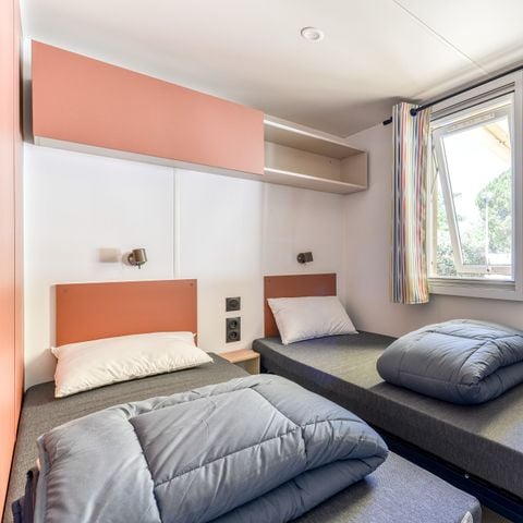 Stacaravan 6 personen - Premium | 3 slaapkamers | 6 pers | Verhoogd terras | Airconditioning | TV