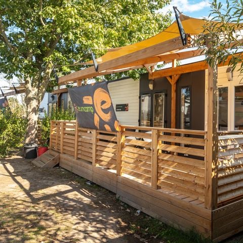 Stacaravan 8 personen - Premium | 3 slaapkamers | 6/8 pers. | Verhoogd terras