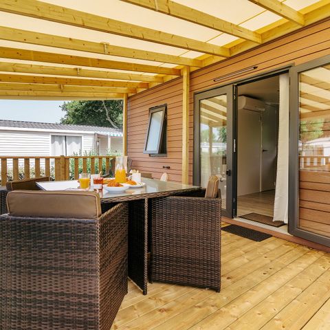 Stacaravan 6 personen - Premium | 3 slaapkamers | 6 pers | Verhoogd terras | Airconditioning | TV