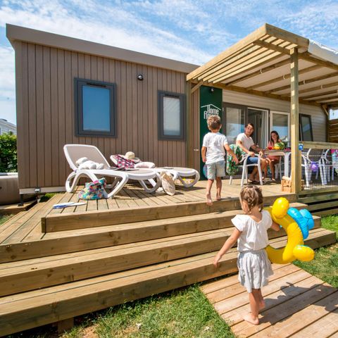 Stacaravan 6 personen - Homeflower PREMIUM met Jacuzzi - 30,5m² (3 kamers) + terras + TV + Plancha + Airconditioning