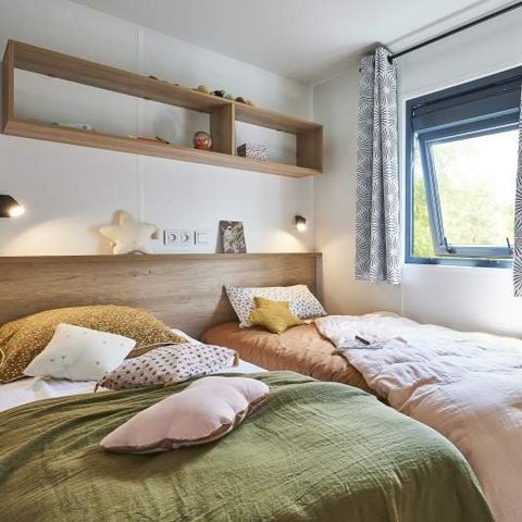 Stacaravan 4 personen - Premium 2 kamers met spa (33m²)