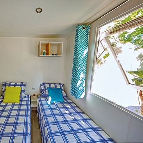 Stacaravan 6 personen - Klassiek | 3 Slaapkamers | 6 Pers. | Verhoogd terras | Airconditioning.