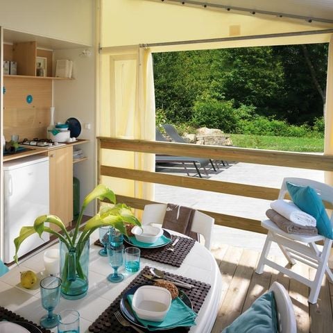 Bungalowtent 4 personen - Tithome - 2 slaapkamers - gemeenschappelijke sanitaire voorzieningen camping 21 m2