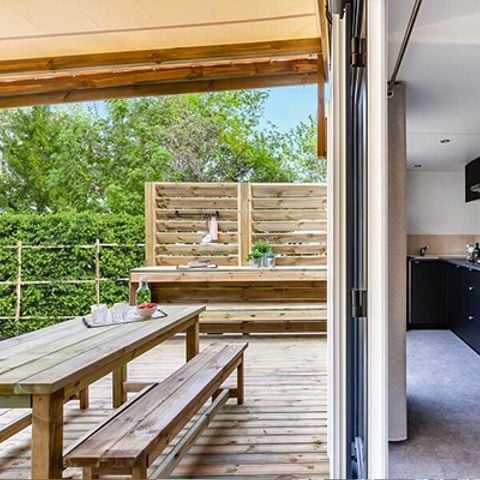 Stacaravan 4 personen - Ultimate | 2 Slaapkamers | 4 Pers | Verhoogd terras | Tropische douche | Airconditioning | TV