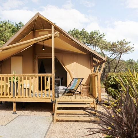 Bungalowtent 6 personen - Wood Lodge 26m² (3 kamers - 6 personen) + Terras (met sanitair)