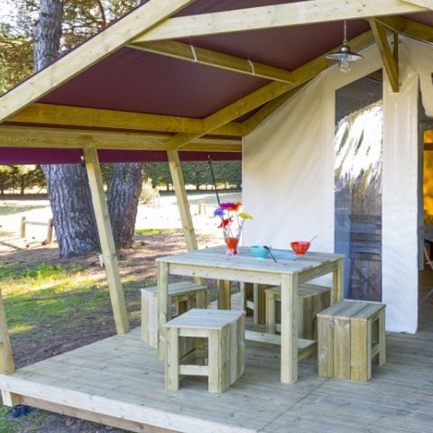 Safaritent 4 personen - Freeflower Confort 28m² ( 2 kamers) + overdekt terras 8m²- zonder sanitair en zonder badkamer 4 pers.