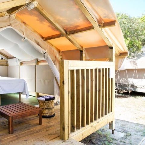 Safaritent 2 personen - MINI LODGE TENT (zonder sanitair) uitgerust met een kleine koelkast