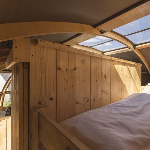 Tent 4 personen - Riverdome met privé sanitair en hottub