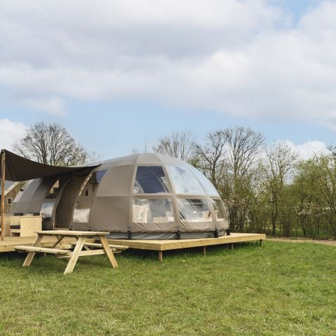 Tent 4 personen - Riverdome met privé sanitair en hottub