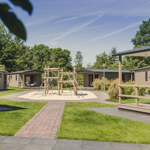 VAKANTIEHUIS 30 personen - 6x bungalette met veranda