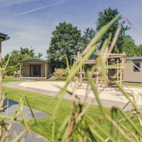 VAKANTIEHUIS 30 personen - 6x bungalette met veranda